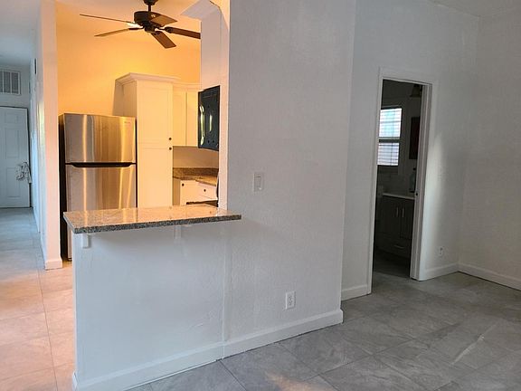 4th image of 313 N Sapodilla Ave