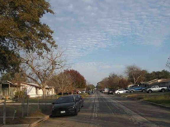 Exterior Neighborhood (street photo)