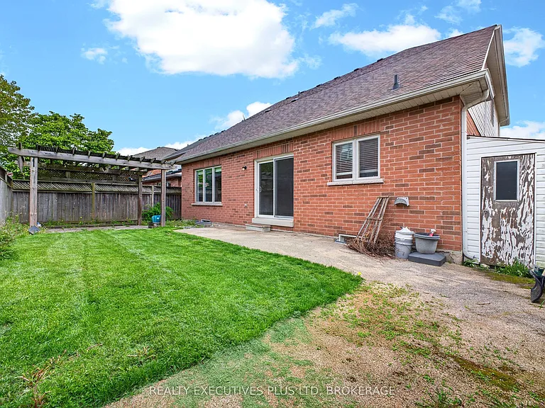 389 Wright Cres — Photo 39
