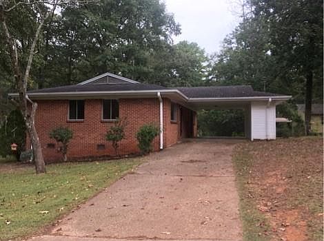 2nd image of 548 Willow Ln