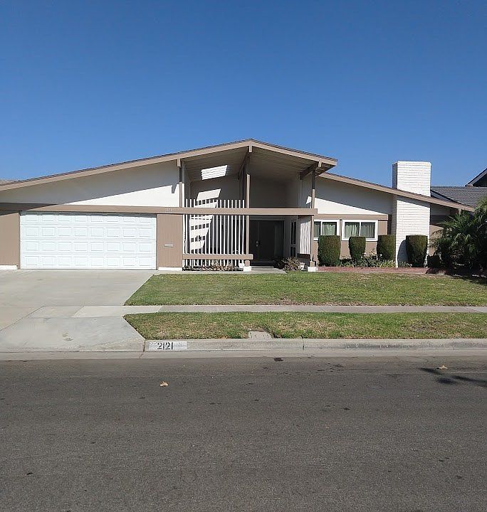1st image of 2121 W Harriet Ln