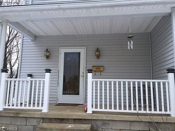 3rd image of 233 W Spruce St