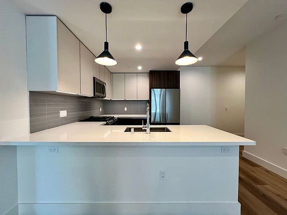 5th image of 5801 Camerford Ave #201
