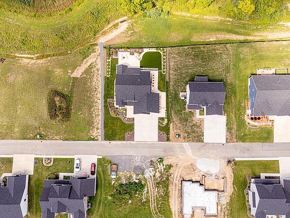 3rd image of 111 White Pines Dr