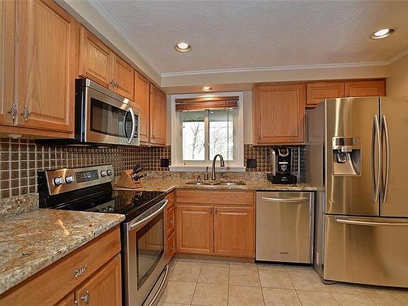 5th image of 4455 Laurel Oak Dr