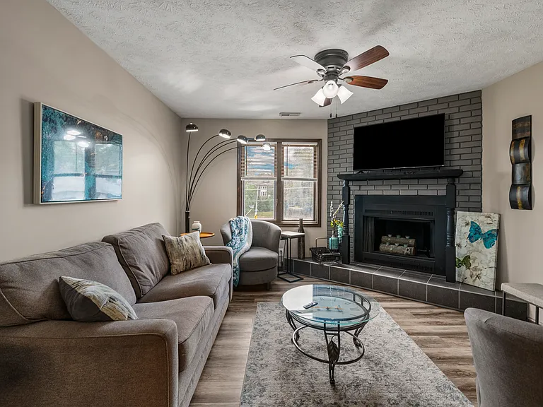 5008 NW Radial Hwy #2 — Photo 2