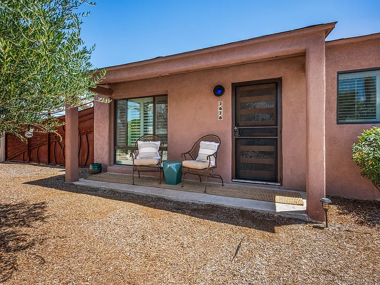 2626 E Hedrick Dr — Photo 36