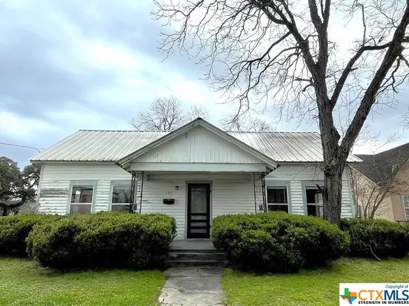 309 N Clinton St, Cuero, TX 77954