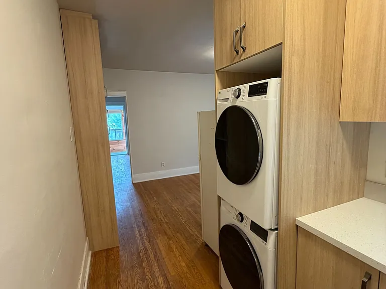 559A Mount Pleasant Rd — Photo 5