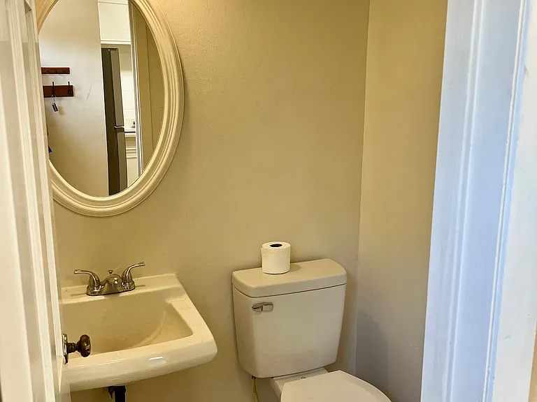 803 Ockley Dr #6 — Photo 6