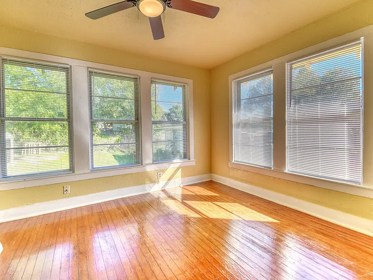 1559 Vermont Ave — Photo 11