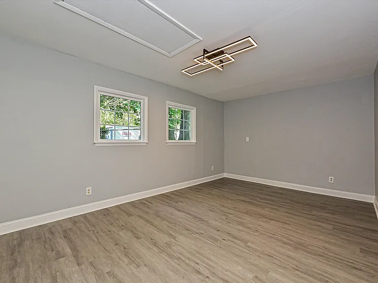 633 Pennwood Ln — Photo 13