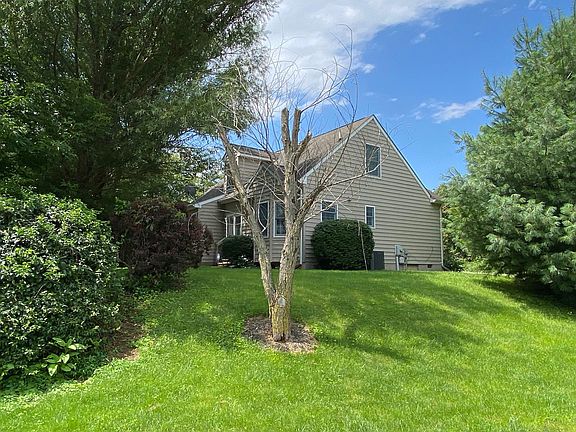 4th image of 15 Oatfield Ct