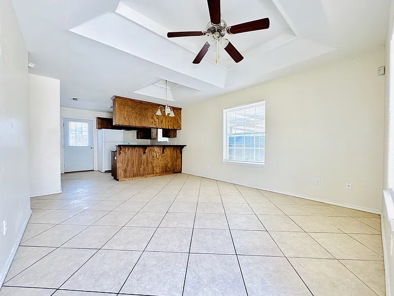 200 W Albatross Ave #A — Photo 6