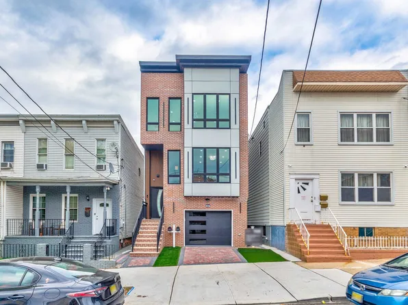 282 Danforth Avenue image 1 of 50