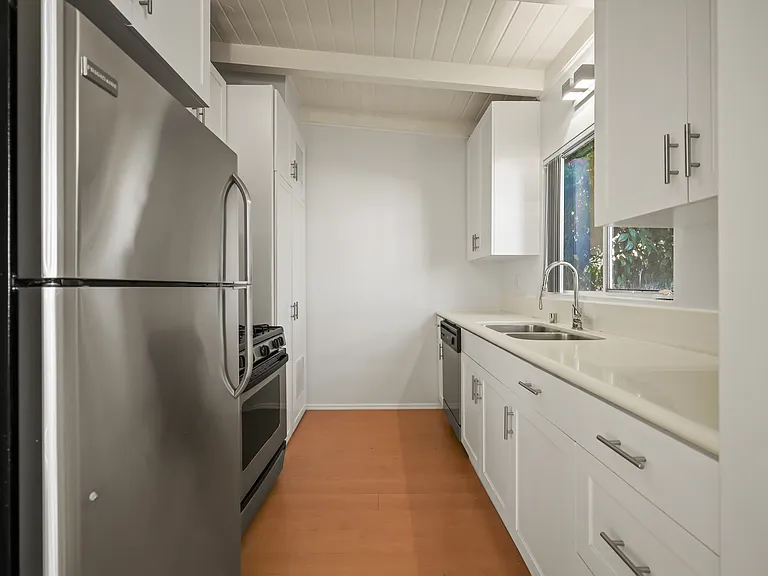 608 San Vicente Blvd — Photo 11
