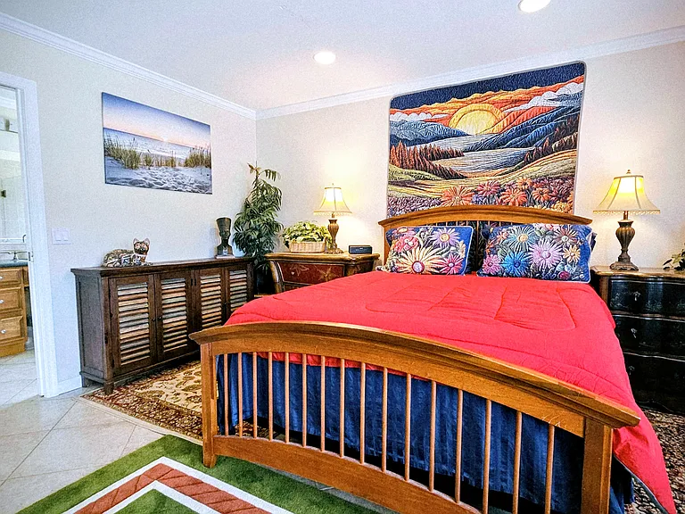 Master bedroom-king bed