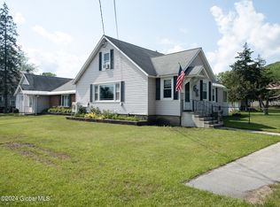 16 Pauline St, Whitehall, NY 12887