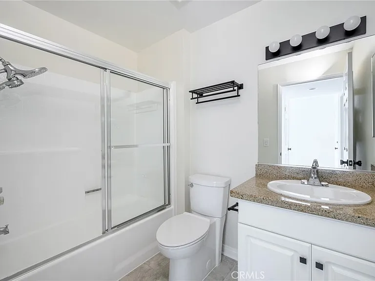 5565 Canoga Ave #307 — Photo 22