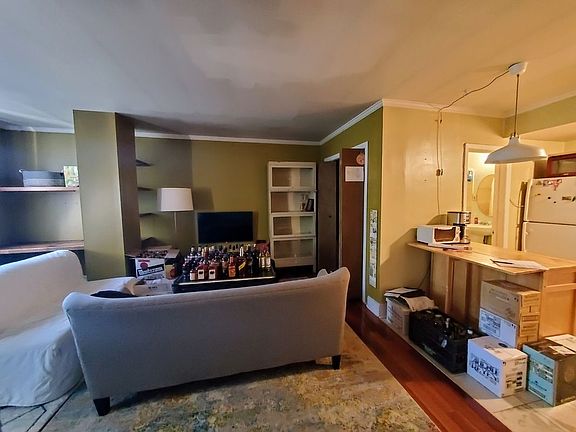 5th image of 609 Grand St #1
