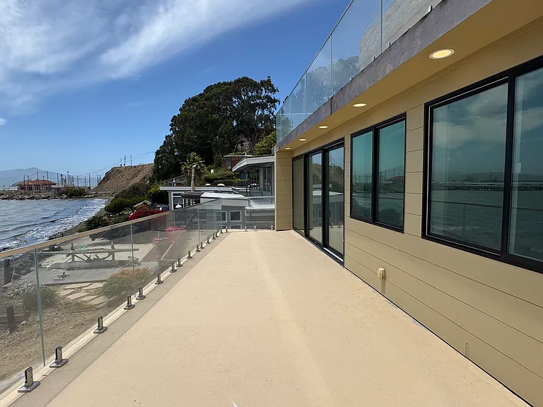 841 Ocean Ave #B — Photo 2