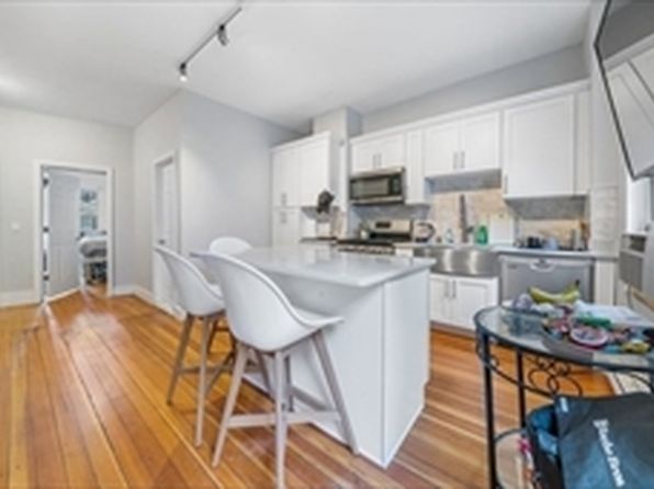 77 Webster St #2B