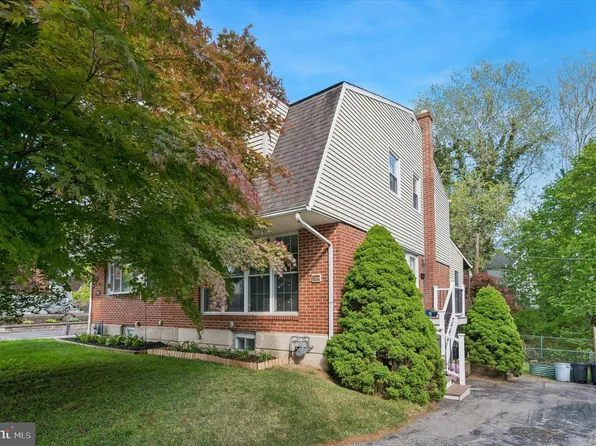 704 Swarthmorewood Ln, Swarthmore, PA 19081