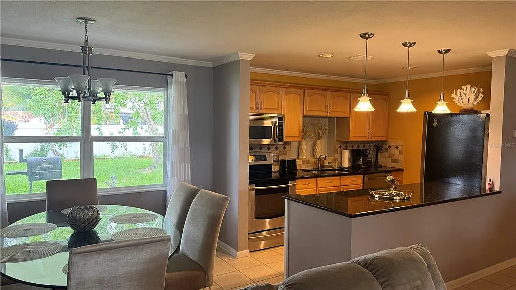 3 bed, 2.0 bath, 1680 sqft, $2,500 — Photo 3