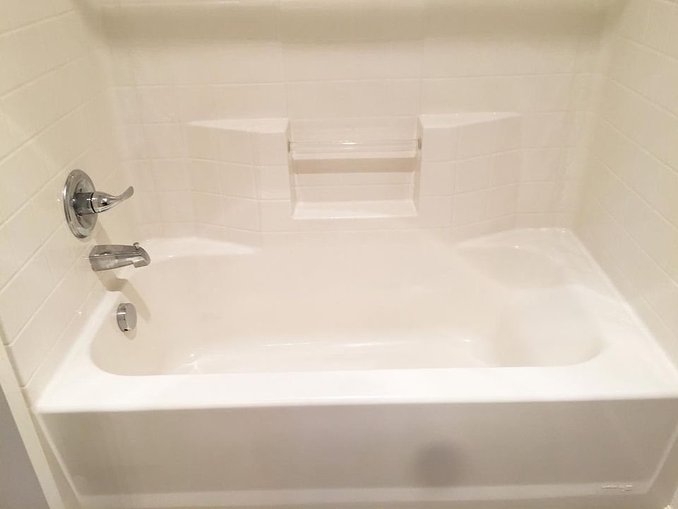 bath tub in bathroom