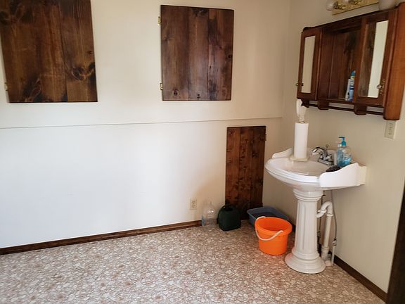 5th image of 307 N Main St