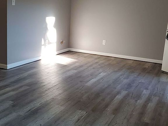 3rd image of 27 W Parkwood Dr #A