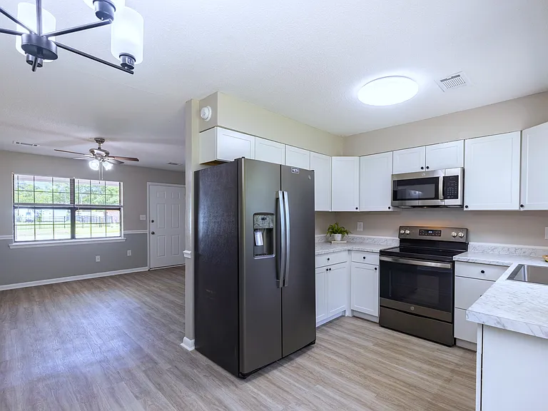 464 Elm St — Photo 10