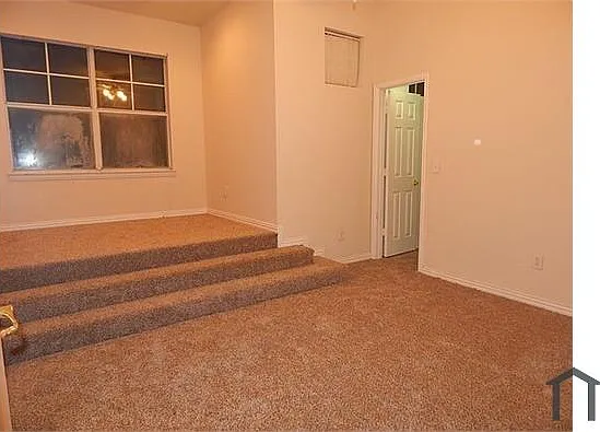 331 Regency Dr — Photo 5