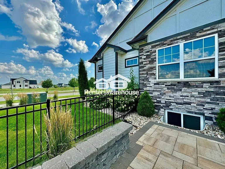 602 SW Magazine Rd — Photo 37