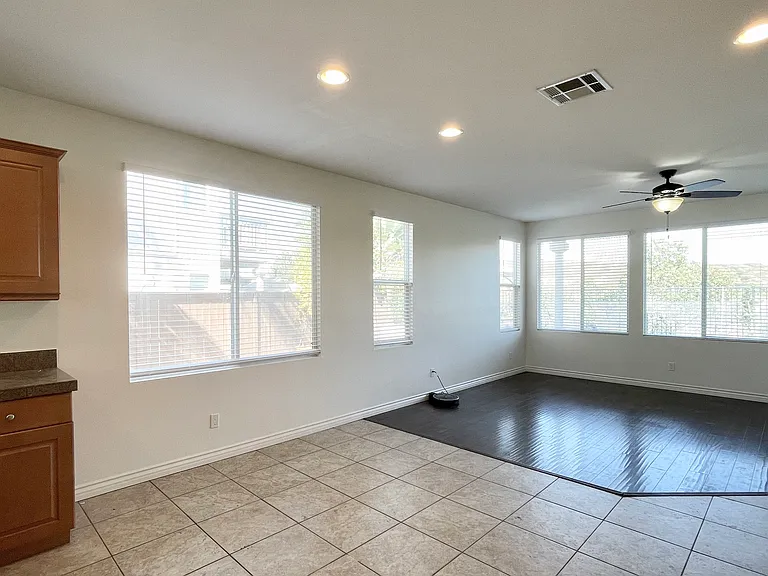 5218 Mariner Dr — Photo 9