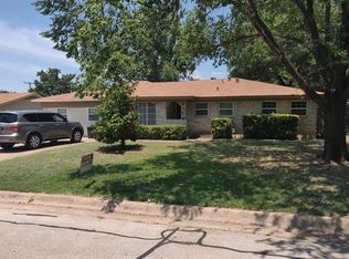 608 Circleview Dr N, Hurst, TX 76054