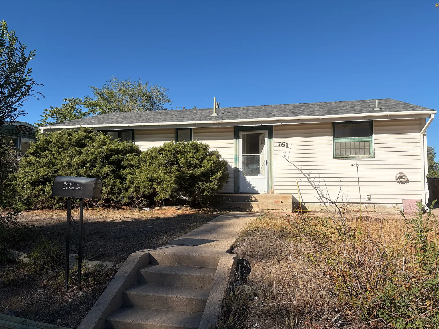 3 bed, 984 sqft, $1,950 — Photo 3