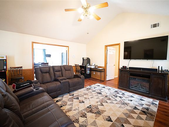 5th image of 223 Lee Road 412