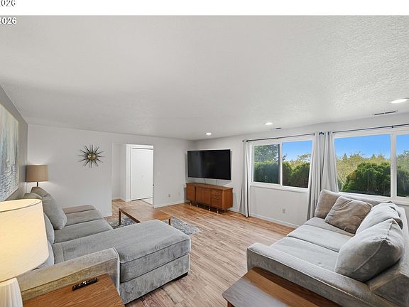 5th image of 740 H St