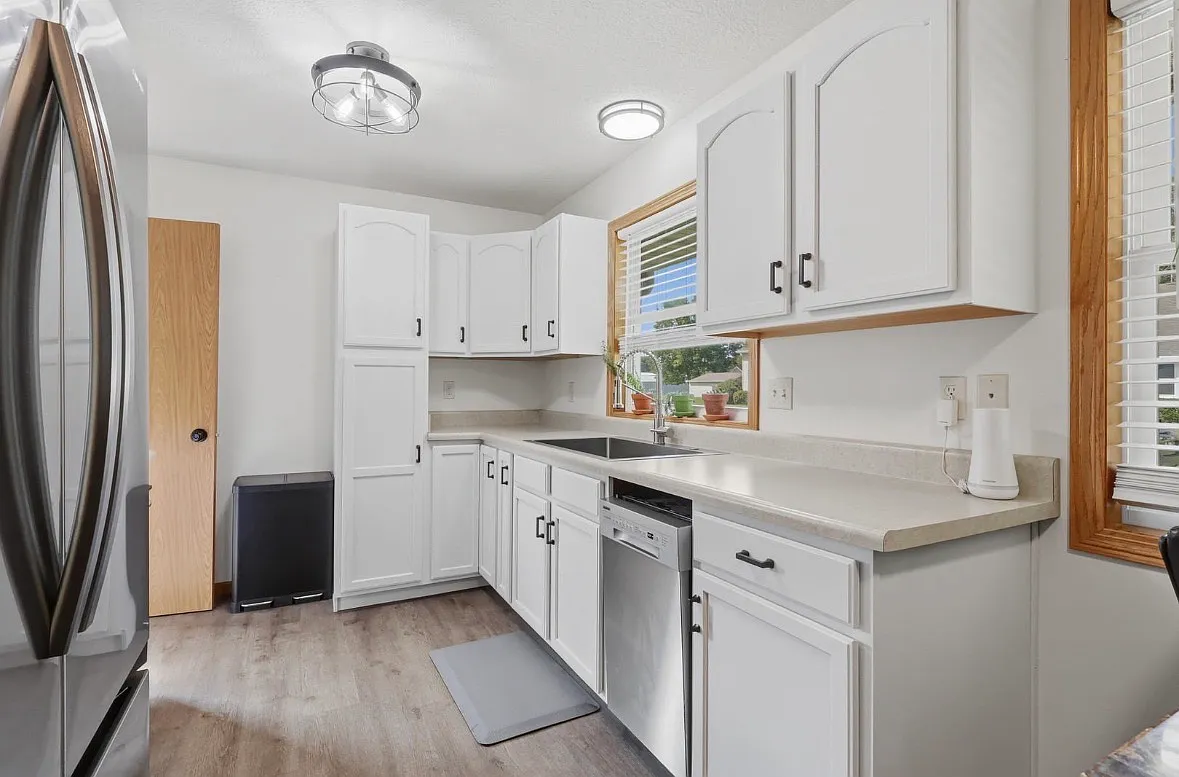 3 bed, 1064 sqft, $1,700 — Photo 4