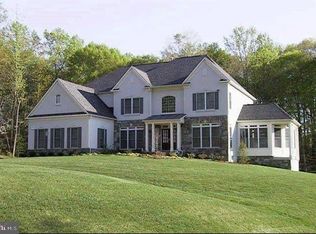 8220 Roseland Dr, Fairfax Station, VA 22039