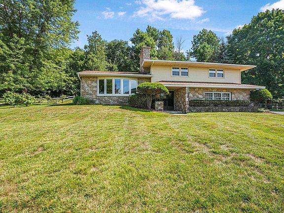 2nd image of 3526 Scenic Hills Dr