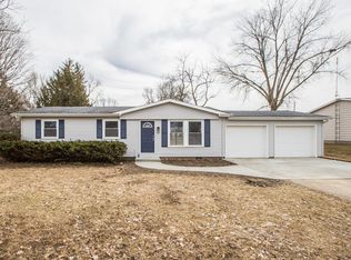 40 E 6th St, El Paso, IL
