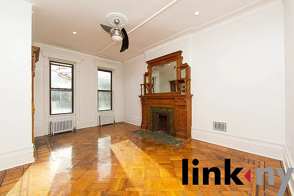 Rented by Link NY Realty | media 78