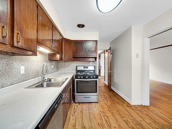 3rd image of 7248 N Ridge Blvd