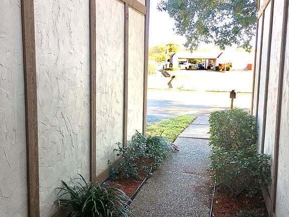 3rd image of 1103 Towne Oak Dr