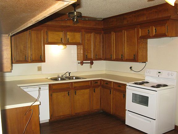 5th image of 2214 Renee St
