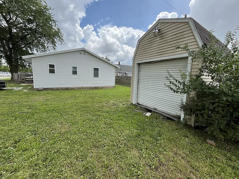 425 Paul Ave — Photo 12