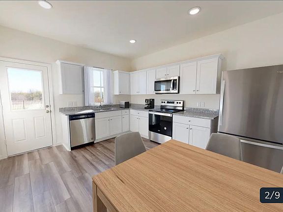 4th image of 11570 Lee St