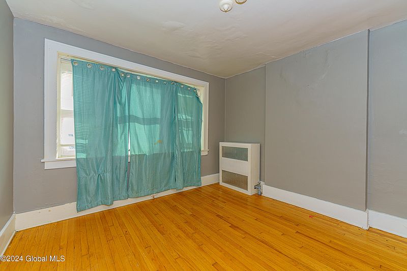 5th image of 335 4th Street